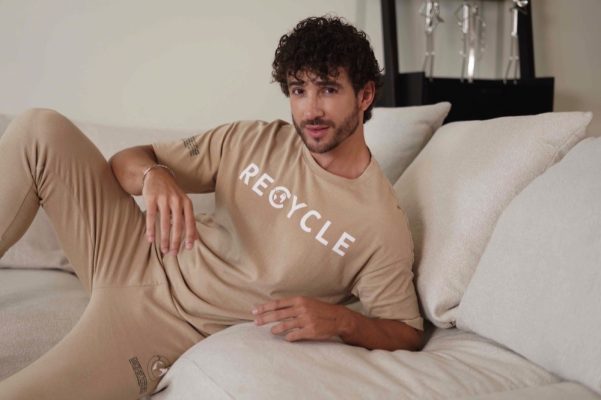 علامة تونتي4 تطلق تشكيلة ريسايكل من الملابس الصديقة للبيئة للرجال 