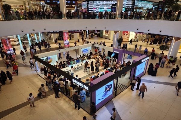 Samsung pop-up store opens in Dubai Mall to showcase latest foldable series