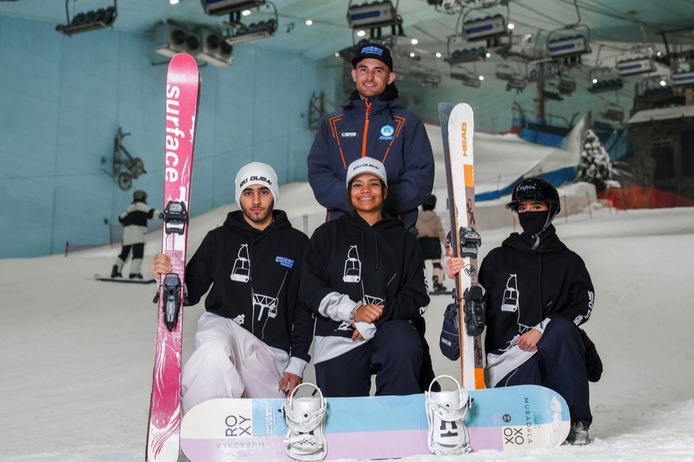 ثلاثة رياضيين إماراتيين في مجال الرياضات الثلجية سيشاركون في برنامج الاتحاد الدولي للتزلج(FIS) التطويري في لاكس في سويرسرا