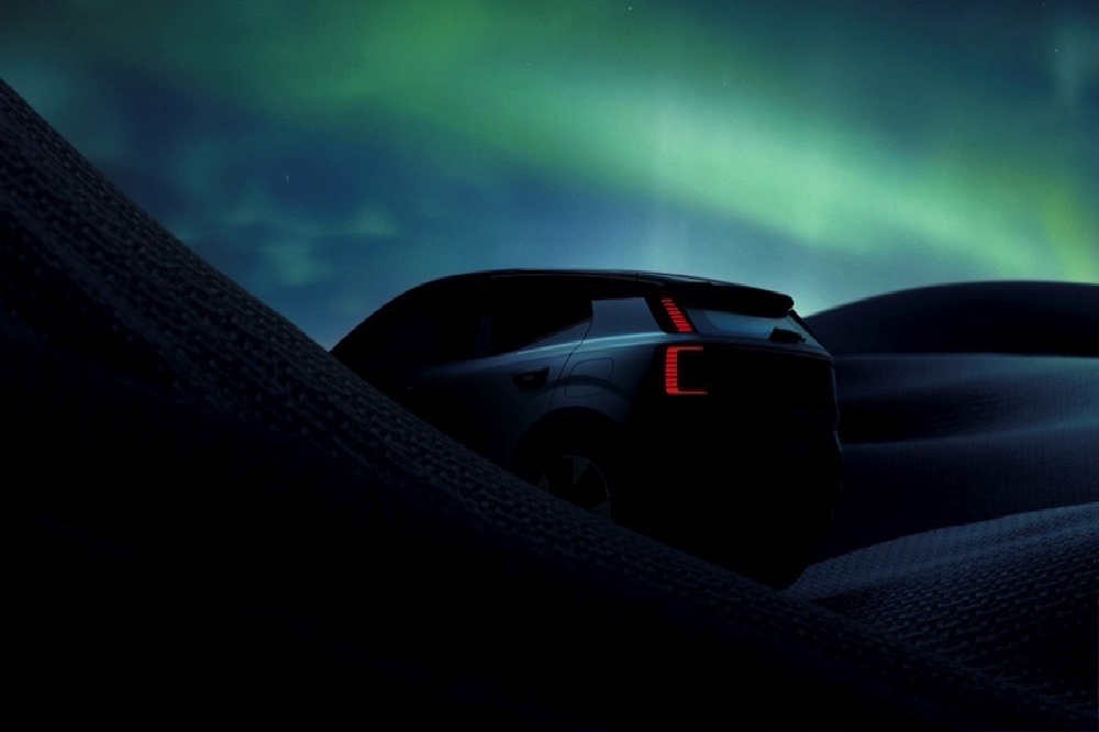 شركة فولفو للسيارات تطلق سيارة EX30 الرياضية متعددة الاستعمالات والكهربائية بالكامل