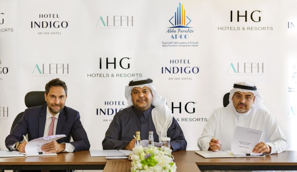مجموعة فنادق ومنتجعات IHG توسع نطاق محفظتها الفاخرة والخاصة بأسلوب الحياة في المملكة العربية السعودية من خلال إتفاقية جديدة لإفتتاح فندق إنديغو أبها