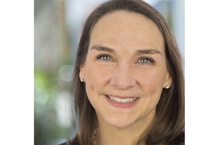 Image-Jennifer-Belissent-Principal-Data-Strategist-at-Snowflake-1