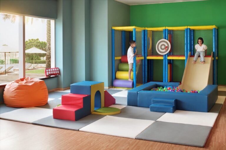 planet-trekkers-kids-club-crowne-plaza-dubai-festival-city-2