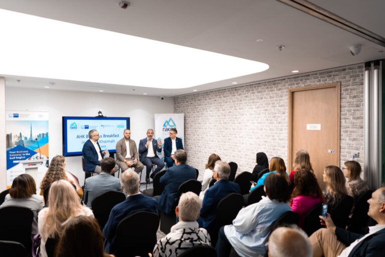 Expert-discusssions-during-the-AHK-Business-Breakfast-event-in-RAKEZ-2