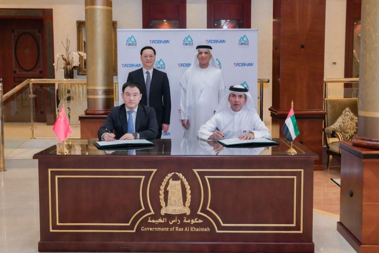 His Highness Sheikh Saud bin Saqr Al Qasimi UAE Supreme Council Member and Ruler of Ras Al Khaimah with RAKEZ and Foshan Commerce Bureau representatives (1)