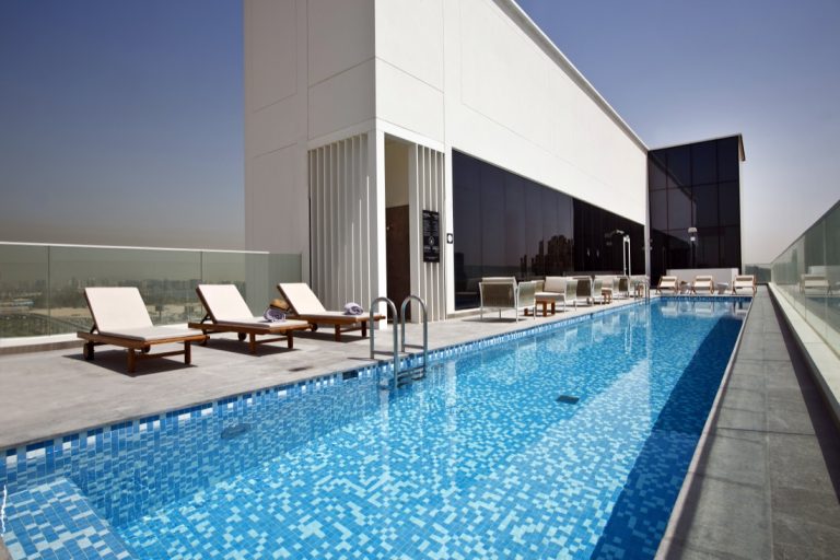 Pool_Form Hotel