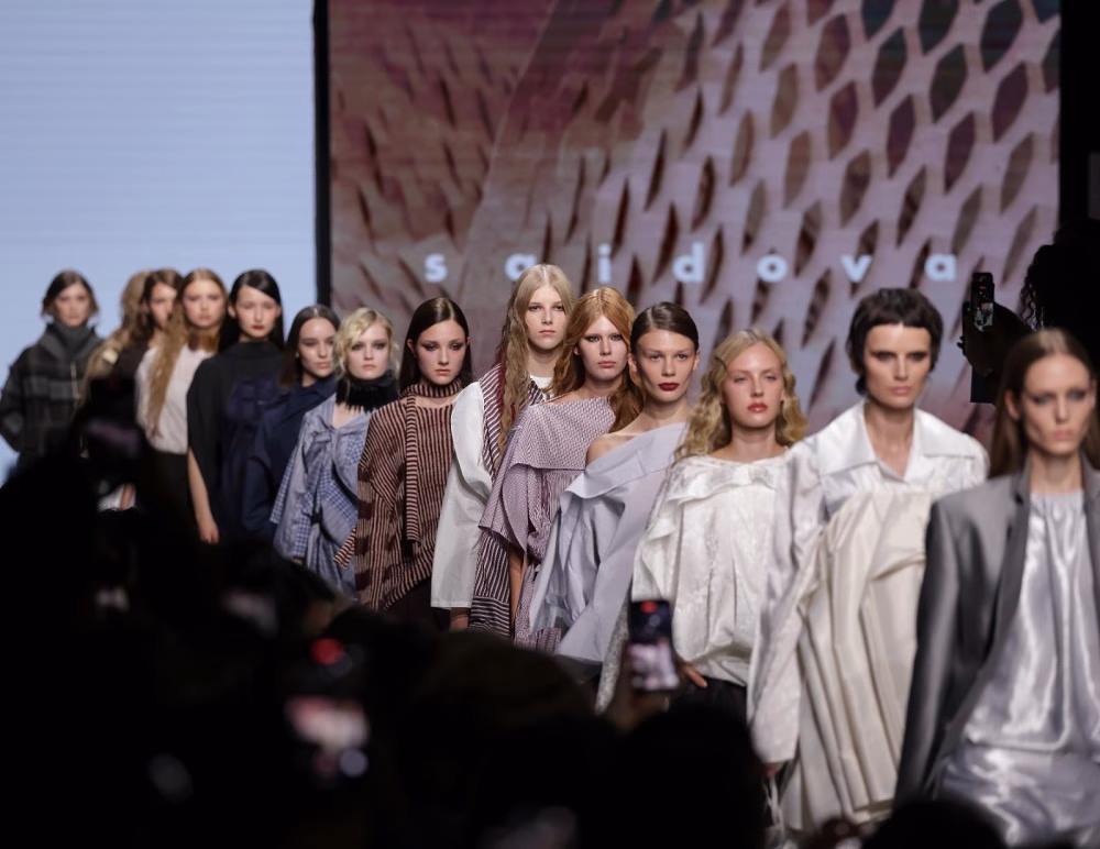 Dubai – Middle Eastern fashion is making a bold statement on the global stage. Fueled by a growing Muslim population and a rising