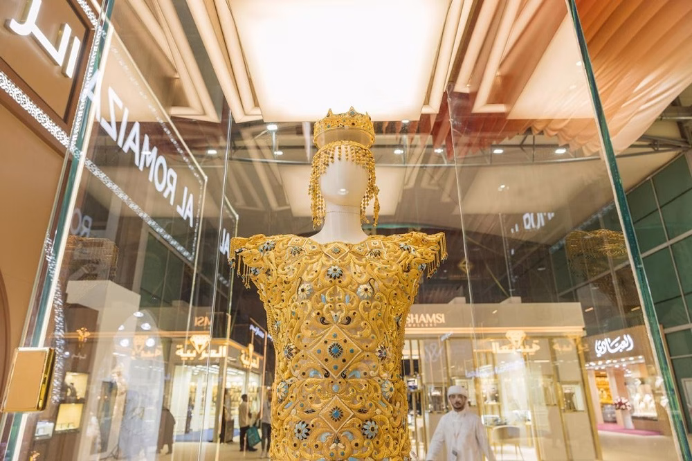 إكسبو الشارقة، دولة الإمارات العربية المتحدة - تسلمت شركة "الرميزان للذهب والمجوهرات" رسمياً شهادة موسوعة غينيس للأرقام القياسية،